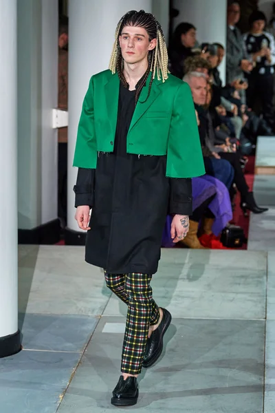 Look 18